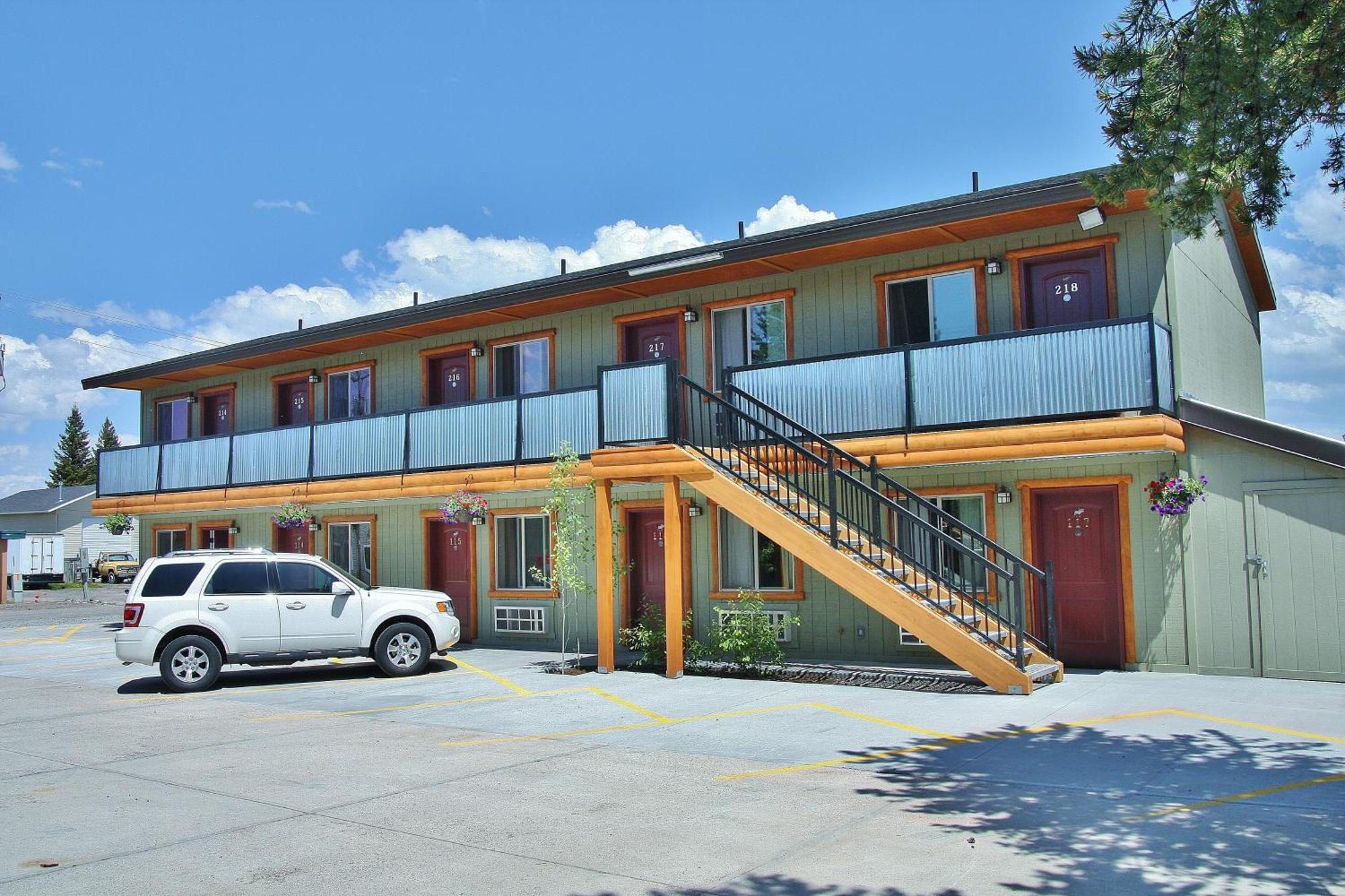 Moose Creek Inn เวสต์เยลโลว์สโตน ภายนอก รูปภาพ