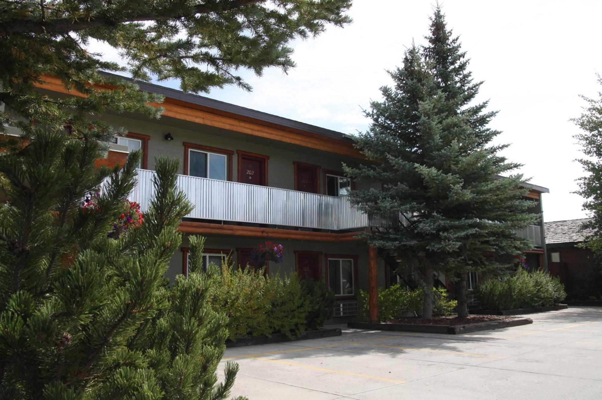 Moose Creek Inn เวสต์เยลโลว์สโตน ภายนอก รูปภาพ