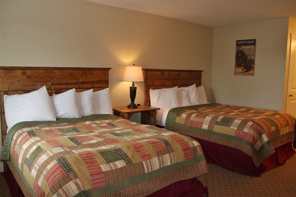 Moose Creek Inn เวสต์เยลโลว์สโตน ภายนอก รูปภาพ