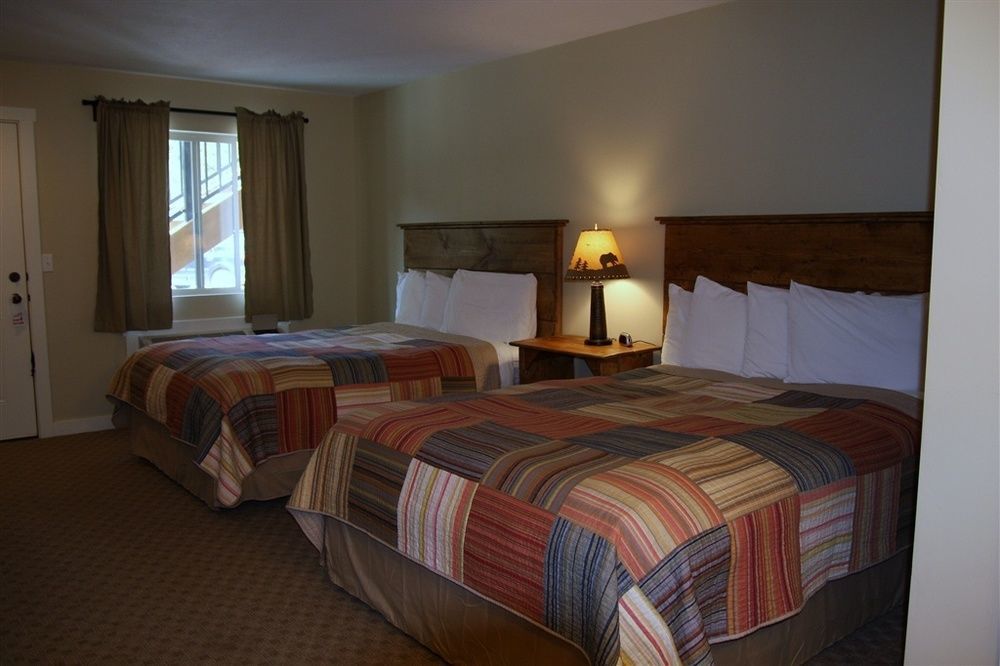 Moose Creek Inn เวสต์เยลโลว์สโตน ภายนอก รูปภาพ