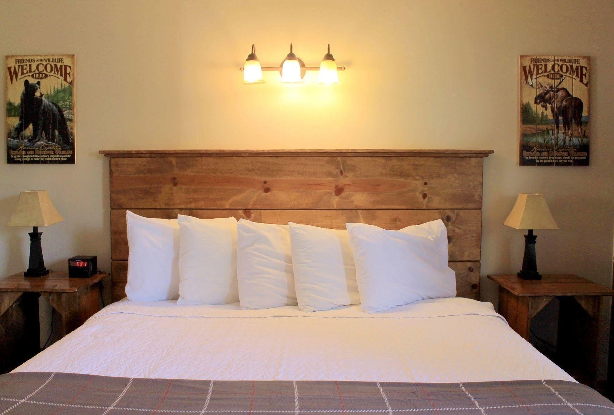 Moose Creek Inn เวสต์เยลโลว์สโตน ภายนอก รูปภาพ