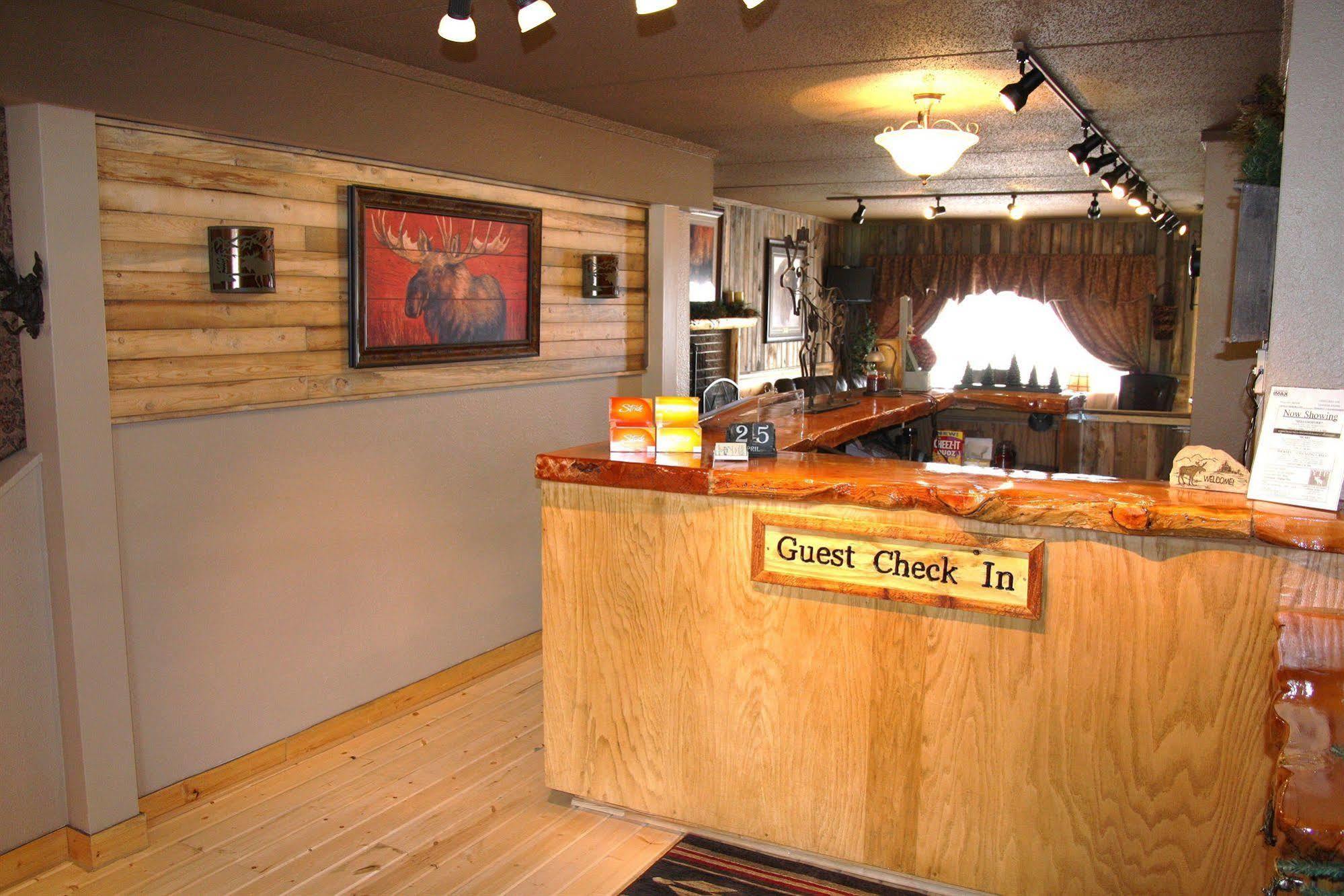 Moose Creek Inn เวสต์เยลโลว์สโตน ภายนอก รูปภาพ