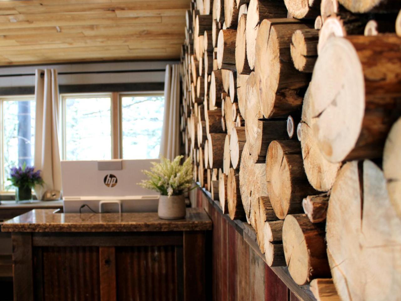 Moose Creek Inn เวสต์เยลโลว์สโตน ภายนอก รูปภาพ