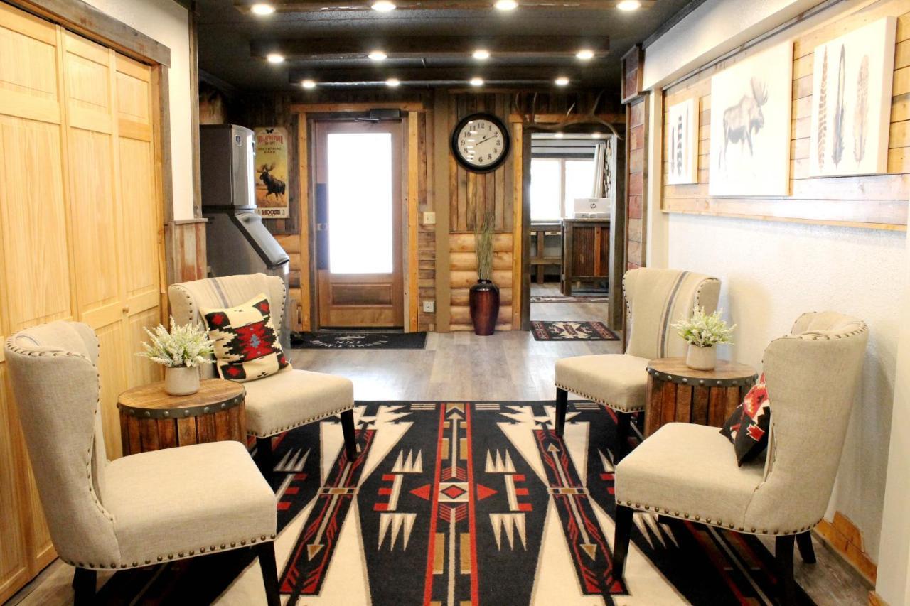 Moose Creek Inn เวสต์เยลโลว์สโตน ภายนอก รูปภาพ