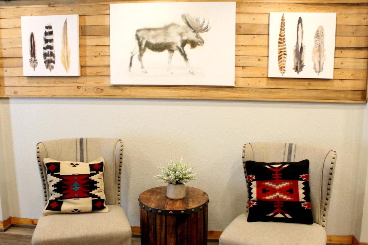 Moose Creek Inn เวสต์เยลโลว์สโตน ภายนอก รูปภาพ