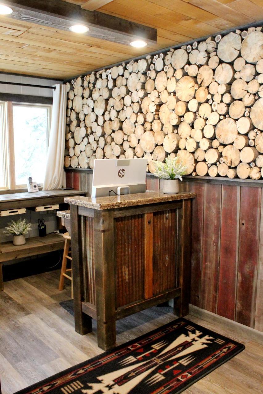 Moose Creek Inn เวสต์เยลโลว์สโตน ภายนอก รูปภาพ