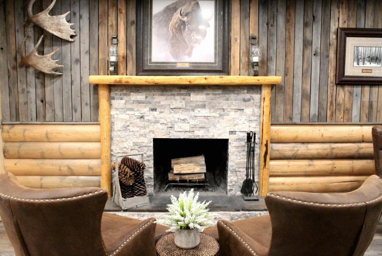 Moose Creek Inn เวสต์เยลโลว์สโตน ภายนอก รูปภาพ