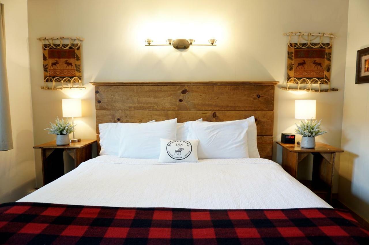 Moose Creek Inn เวสต์เยลโลว์สโตน ภายนอก รูปภาพ