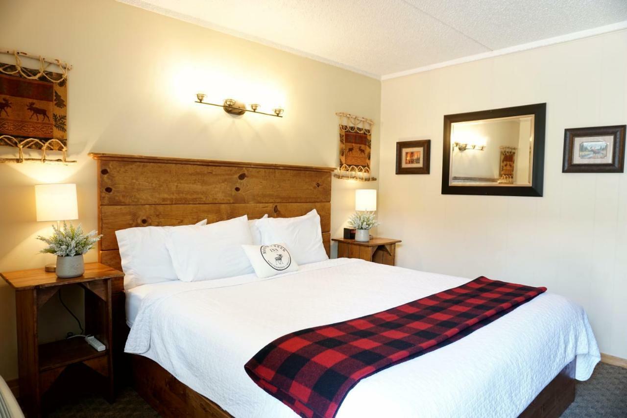 Moose Creek Inn เวสต์เยลโลว์สโตน ภายนอก รูปภาพ