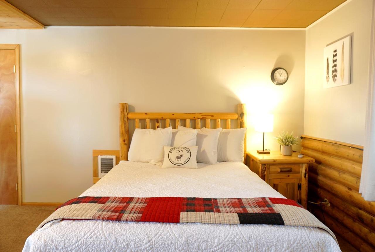 Moose Creek Inn เวสต์เยลโลว์สโตน ภายนอก รูปภาพ