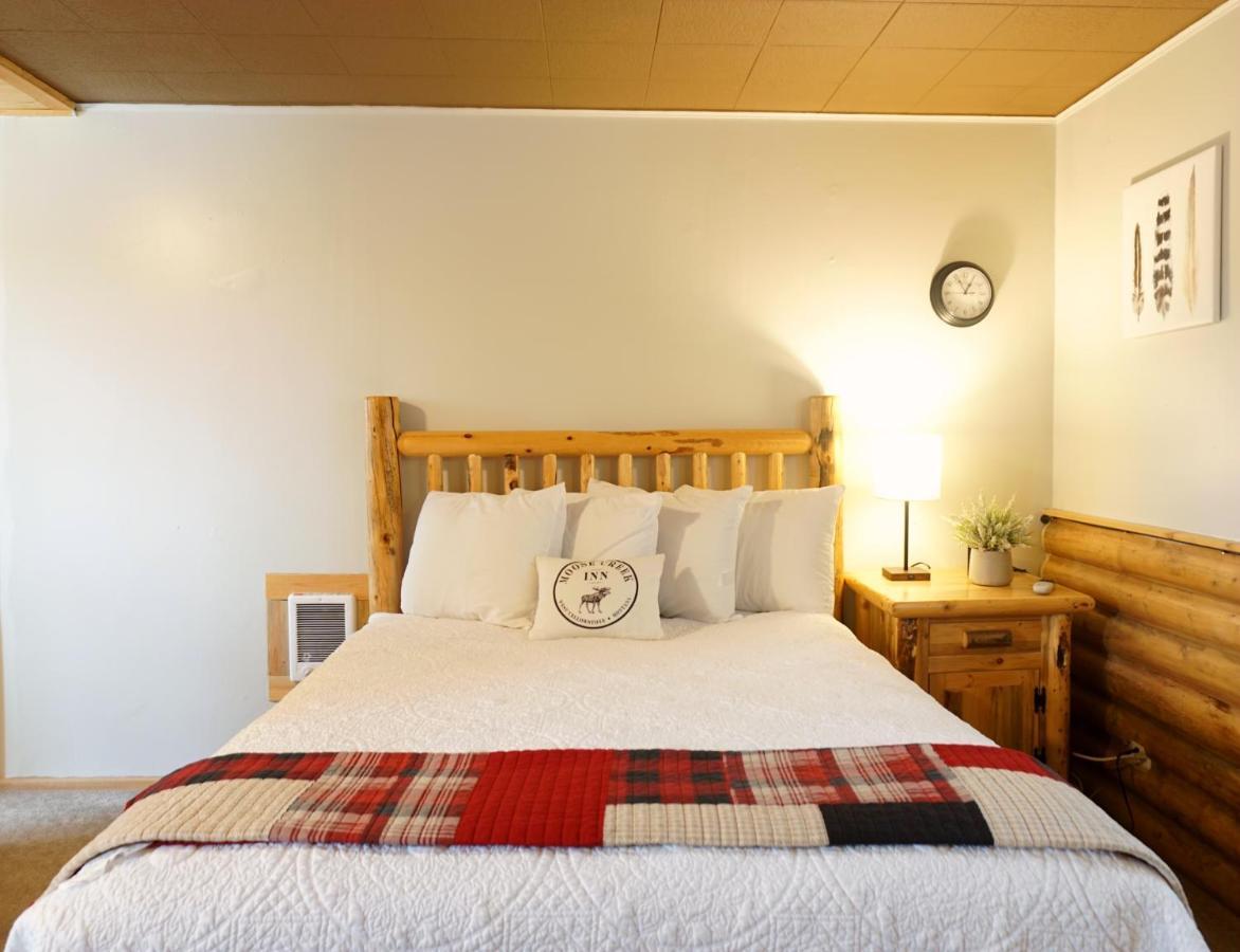Moose Creek Inn เวสต์เยลโลว์สโตน ภายนอก รูปภาพ